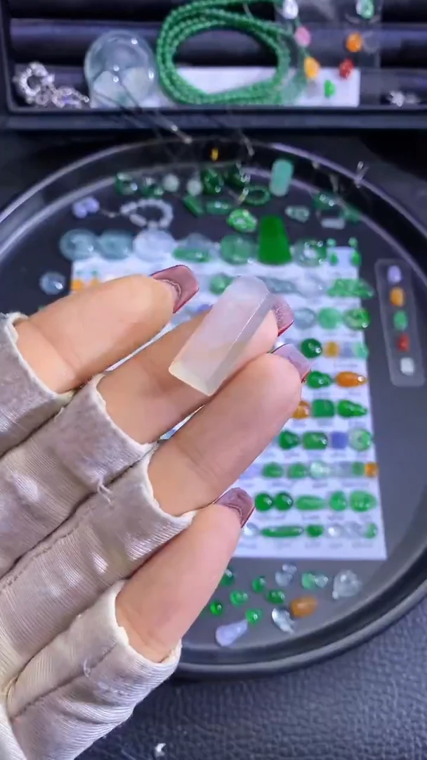 未镶嵌挂件翡翠牌