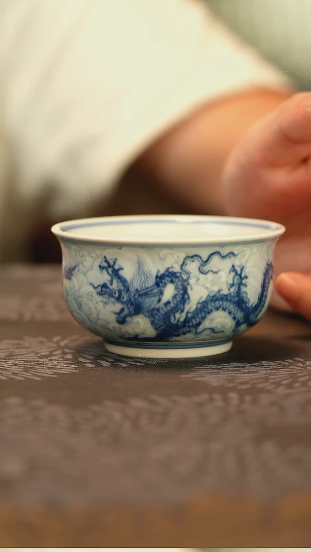 仿明青花淡海水深龙纹炉式