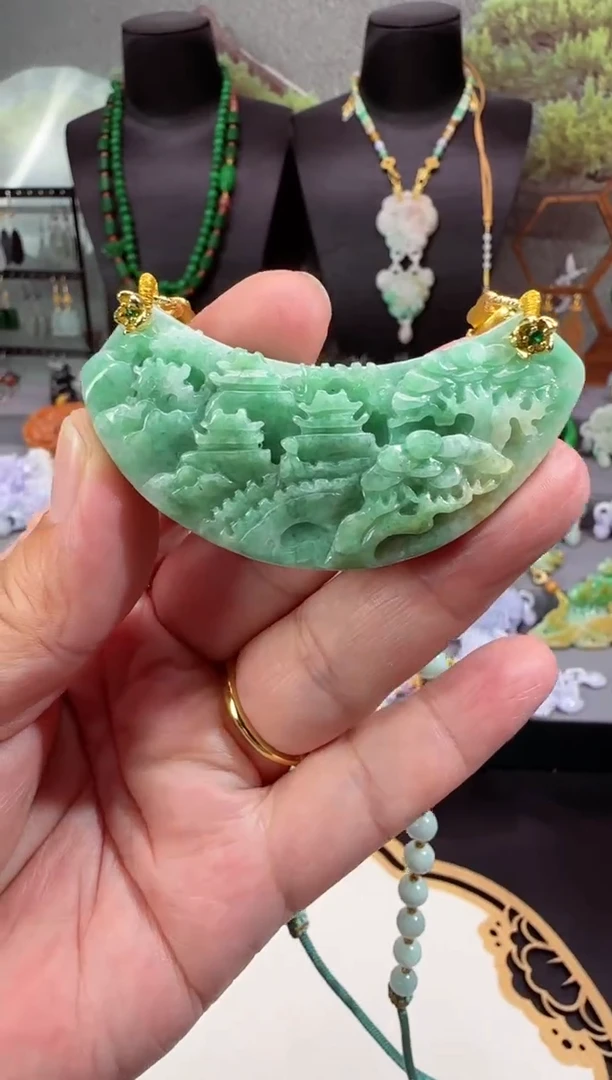 【闪购商品】翡翠颈饰未镶嵌牌子