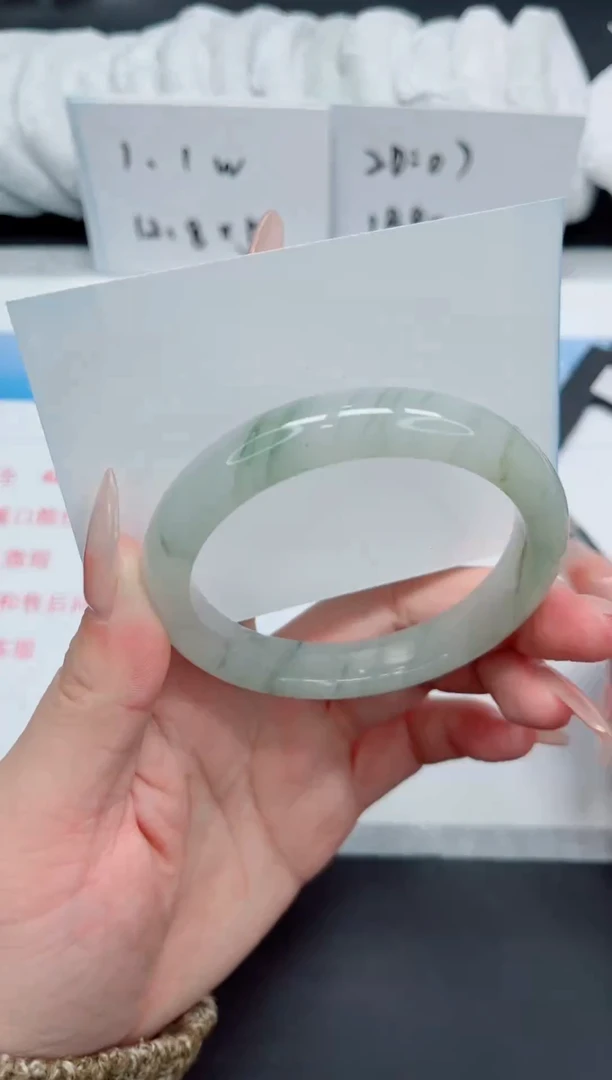 【闪购商品】石英质玉手镯合金70-58.8