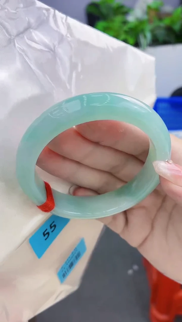 翡翠手镯未镶嵌翡翠手镯