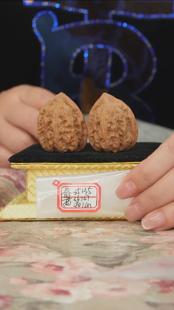 把件文玩核桃赤龙鸡心