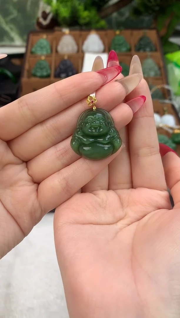 颈饰未镶嵌和田玉吊坠