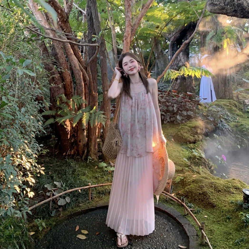 春夏海边度假风晕染碎花吊带连衣裙