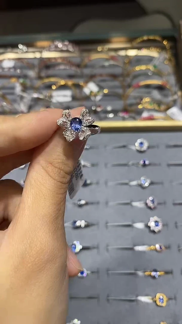 戒指蓝宝石18K金镶嵌