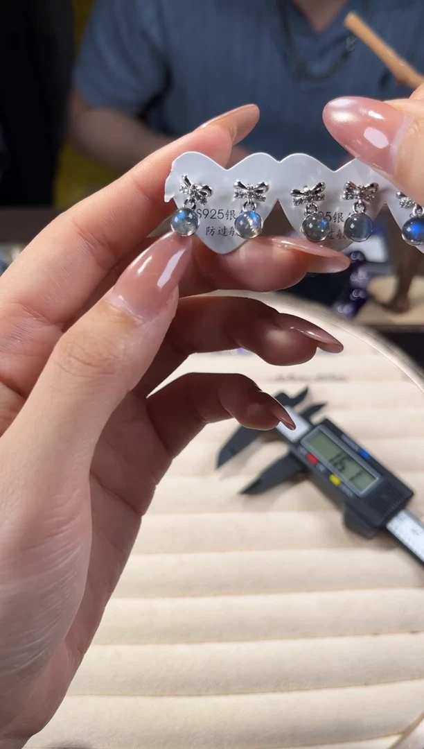 月光石耳钉银S925镶嵌灰月光耳钉