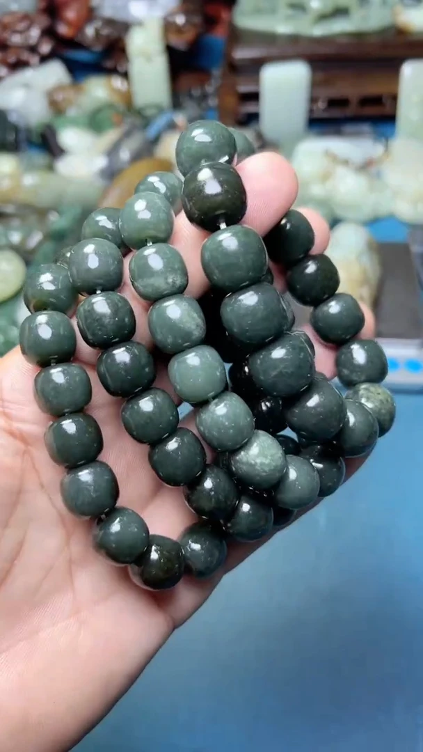 未镶嵌和田玉把件-