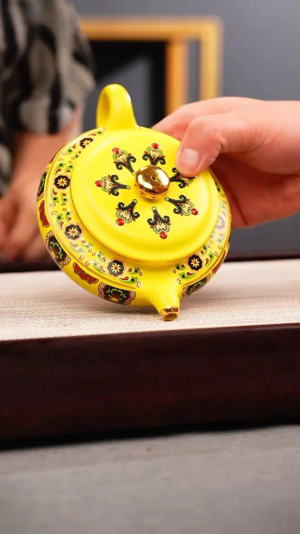 茶壶紫砂黄金泥 扁腹 珐琅彩