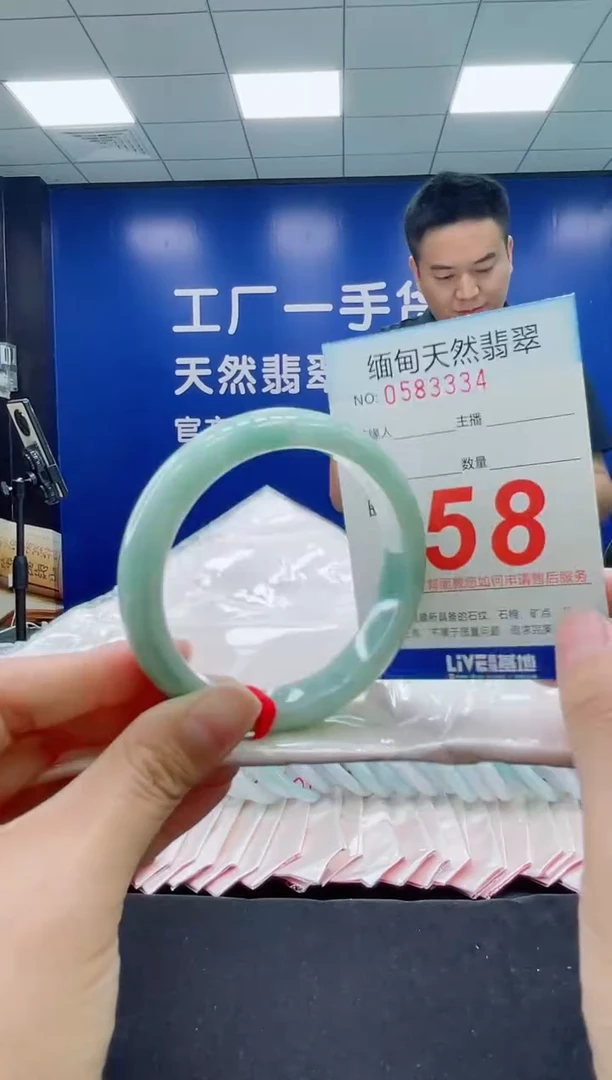 未镶嵌手镯翡翠天然翡翠手镯