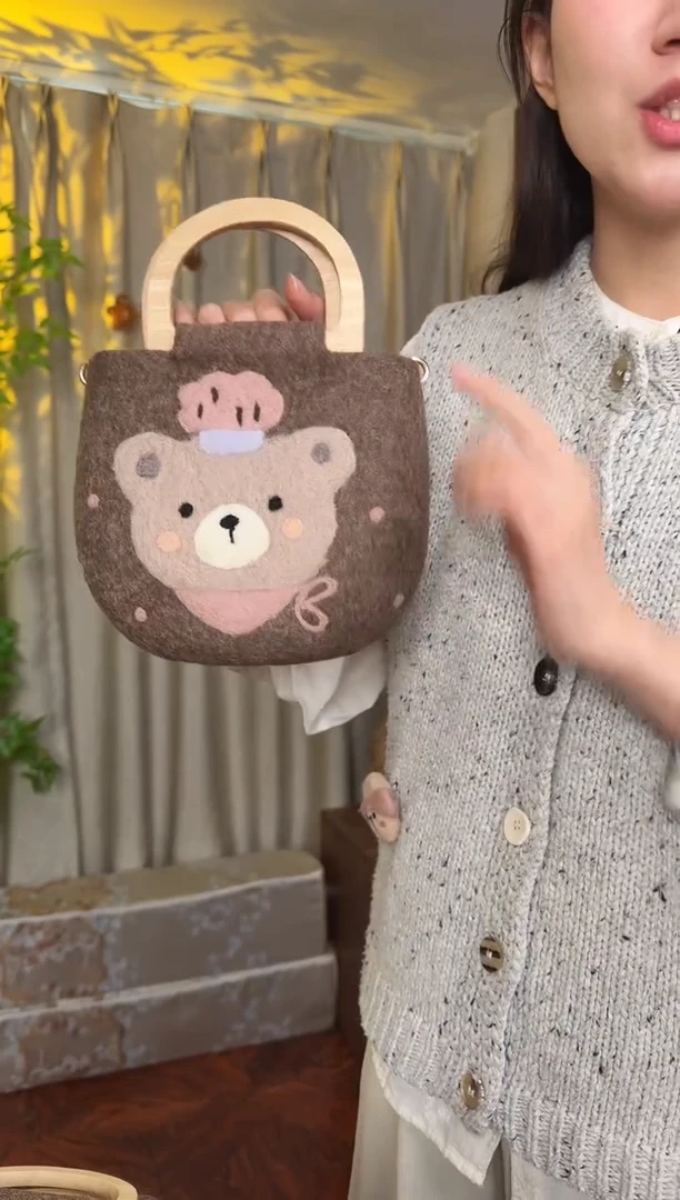 羊毛非遗羊毛毡包 D木厨师帽小熊