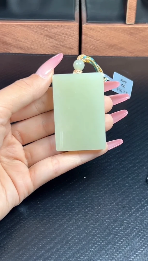 和田玉未镶嵌吊坠(赠链)且末微色差迪克兰吊坠二细mj