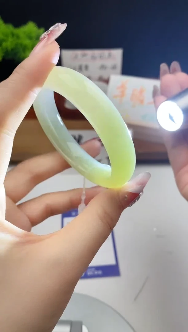 【闪购商品】和田玉手镯未镶嵌微色差22