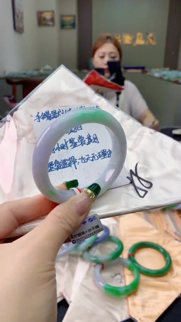 翡翠手镯未镶嵌0533034072