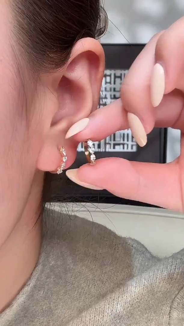 18K金镶嵌实验室培育钻石耳饰@@耳圈黄马眼间圆形10MM