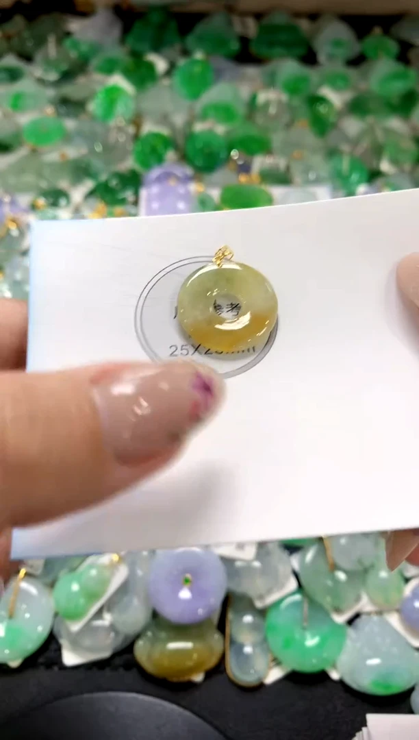 翡翠18K金镶嵌颈饰1111111111111111