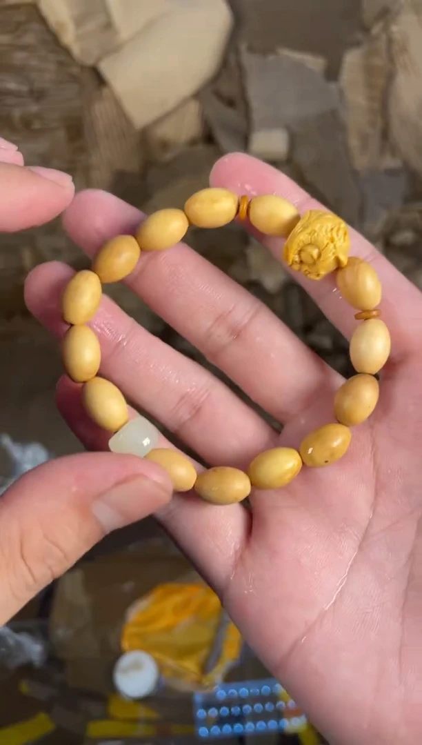 非洲檀香无事牌屏打上已关注哦亲 后台正在统计！！