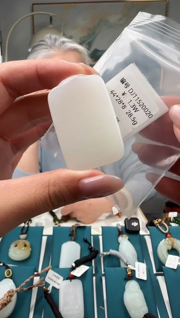 颈饰未镶嵌和田玉吊坠DJ