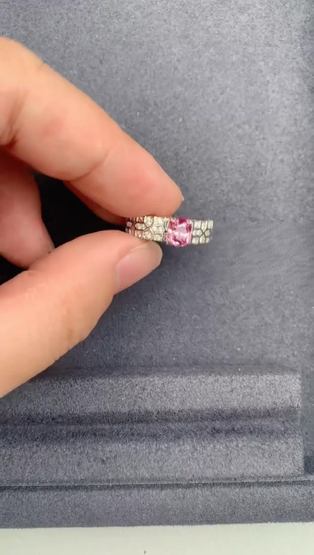 18K金镶嵌戒指尖晶石1ct尖晶石戒指GC