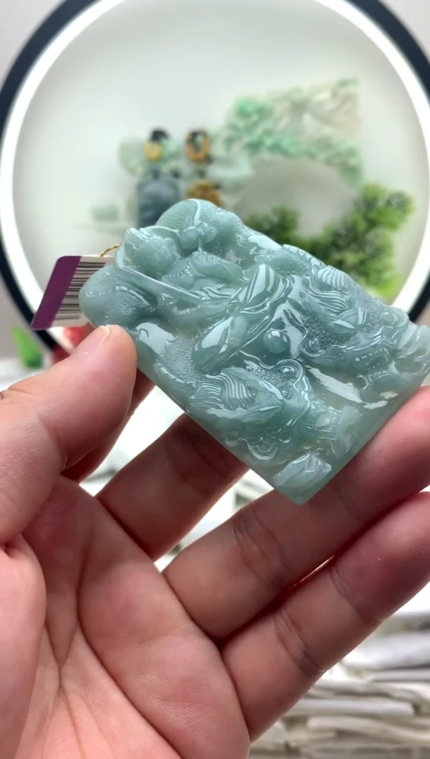 颈饰未镶嵌翡翠虚空藏
