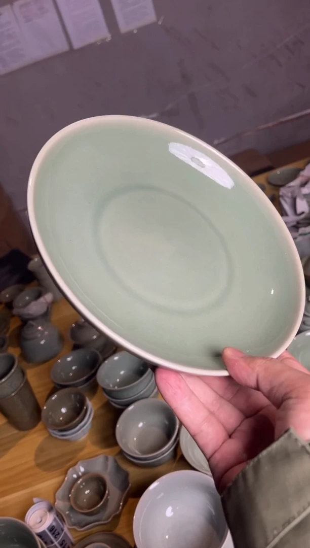 【闪购商品】瓷瑕疵青釉素面盘1只
