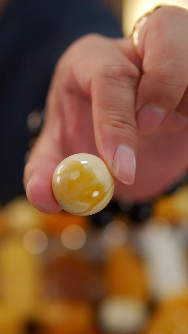 【闪购商品】蜜蜡颈饰未镶嵌骨白圆珠8.9