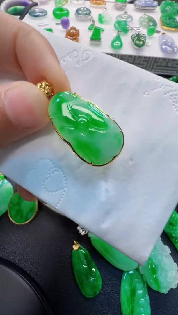 翡翠18K金镶嵌吊坠(不含链)1380