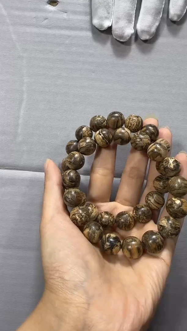 【闪购商品】沉香手串芽庄15老料1.2单圈多样性发货发其一