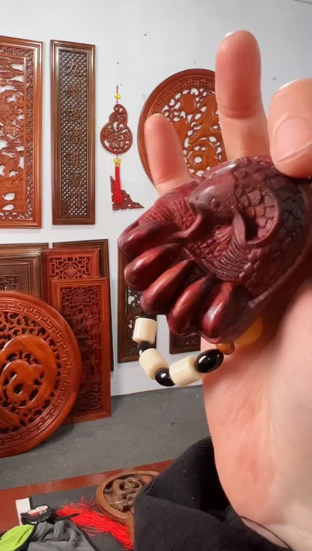 【闪购商品】木木雕手把件  赞比亚血檀