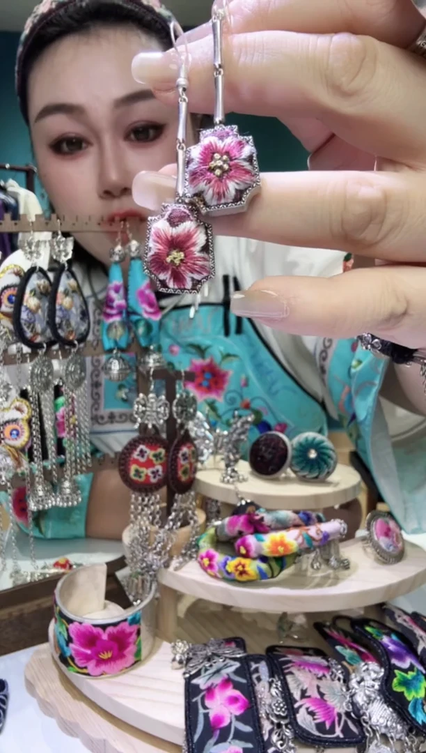 刺绣纯手工苗绣非遗耳环