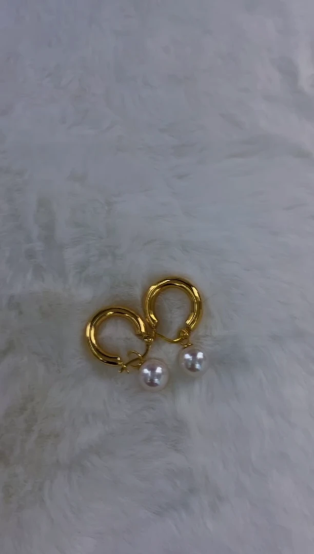 18K金镶嵌akoya许红豆款耳扣海水珍珠8.5-9mm