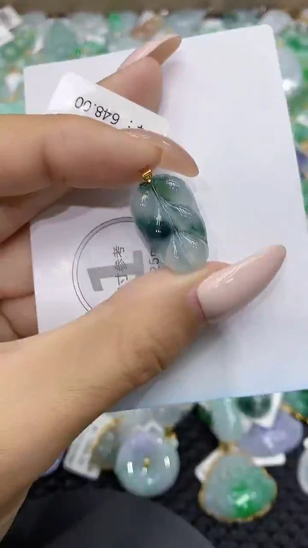 颈饰18K金镶嵌翡翠111111111111