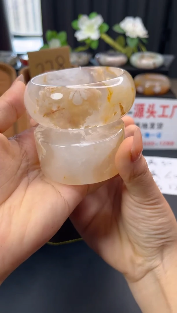 未镶嵌手镯石英质玉赠送镯心（62圈口）