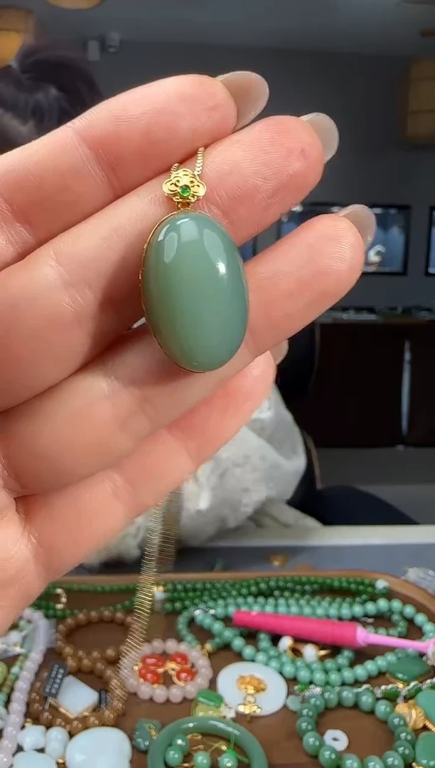 吊坠(不含链)18K金镶嵌和田玉1