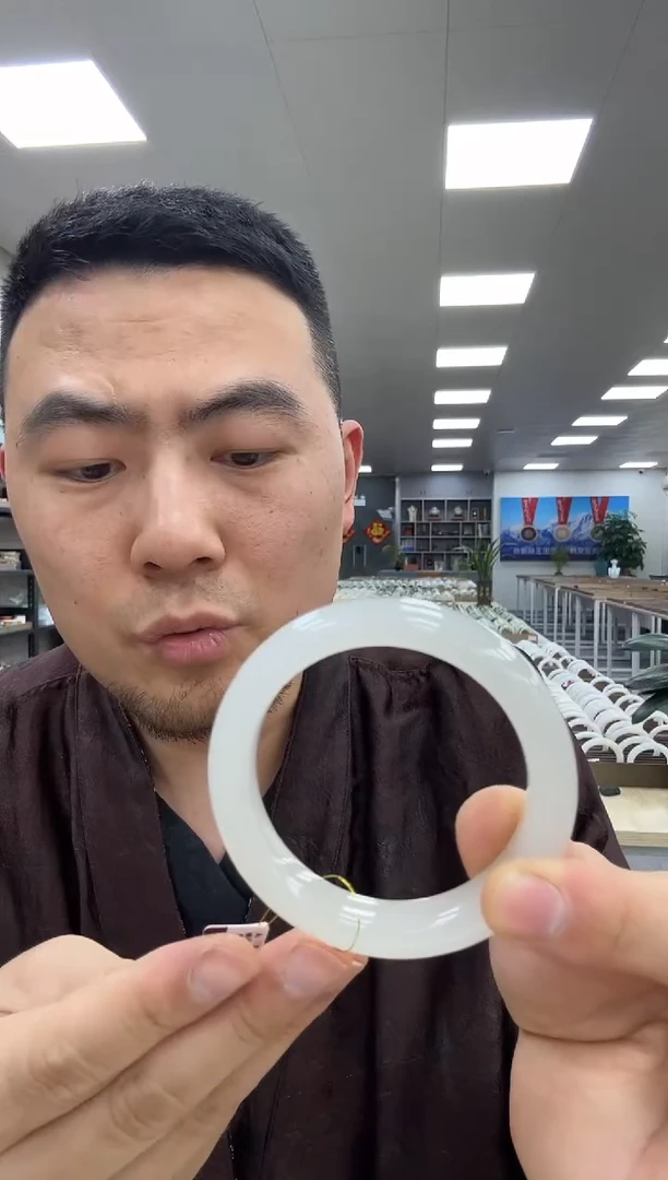 【闪购商品】和田玉手镯未镶嵌55-56  121