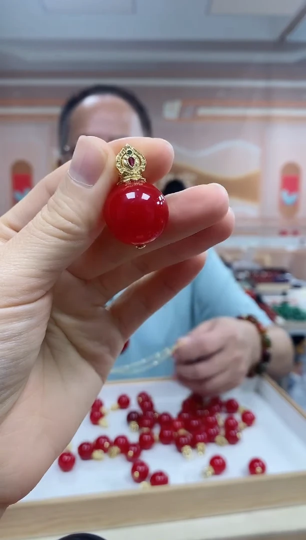 合金颈饰玛瑙/玉髓鸽血红单珠吊坠