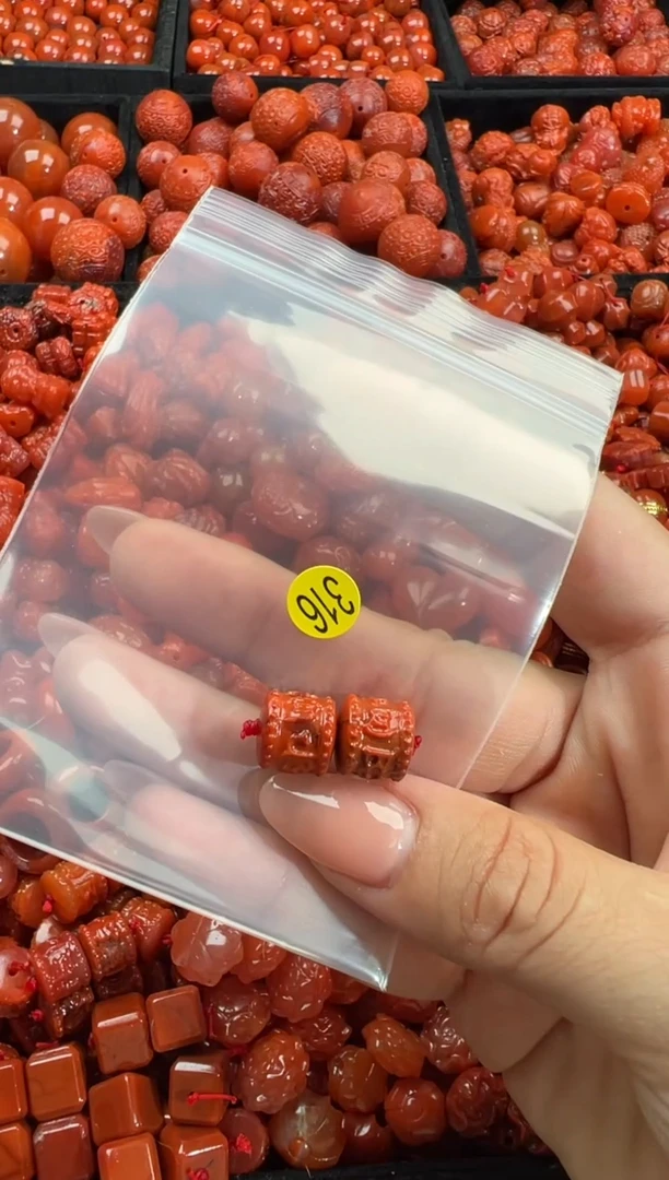 南红玛瑙未镶嵌颈饰1