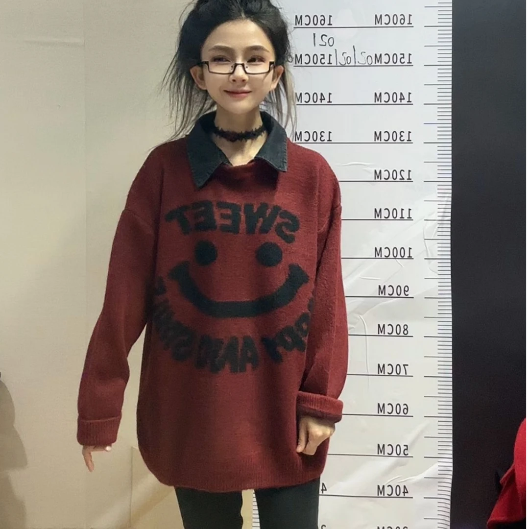 （秒）均码假两件牛仔领拼接笑脸图案宽松休闲毛衣