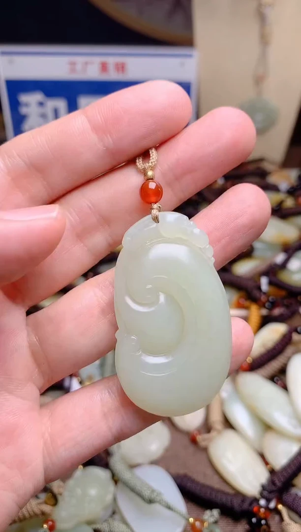 和田玉未镶嵌颈饰1