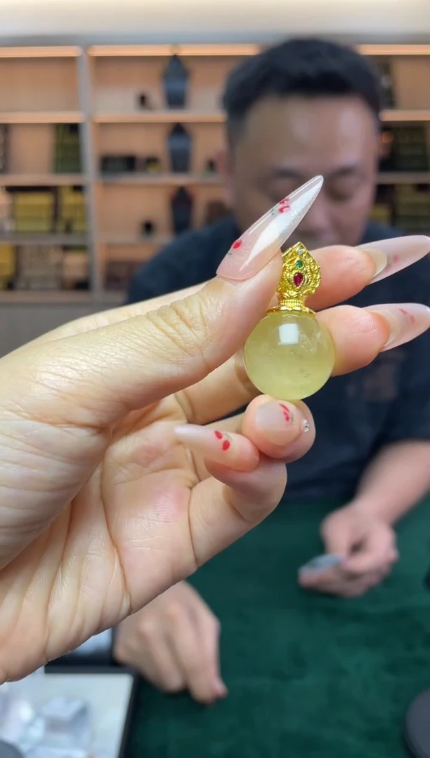 ·未镶嵌水晶多样性发一件