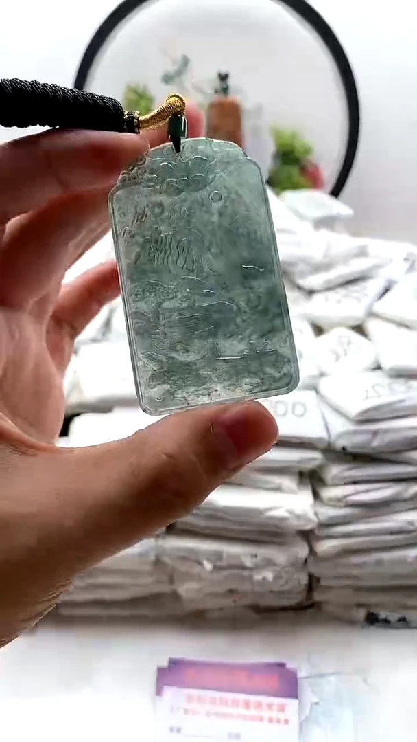 翡翠未镶嵌颈饰山水牌