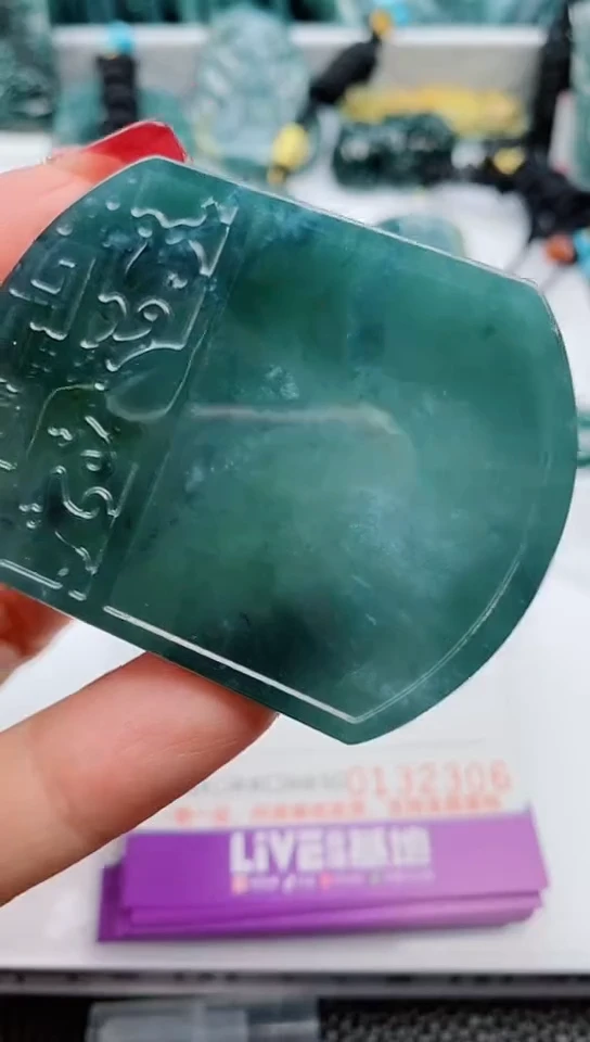 【闪购商品】翡翠颈饰未镶嵌          