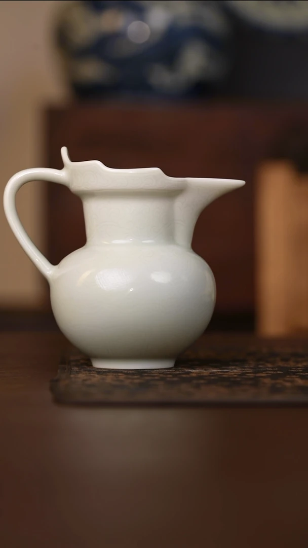 舜瓷甜白釉暗刻公道杯