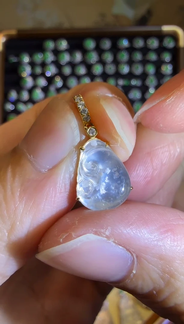 【闪购商品】翡翠吊坠(赠链)18K金镶嵌玻璃种如意小滴溜万能扣