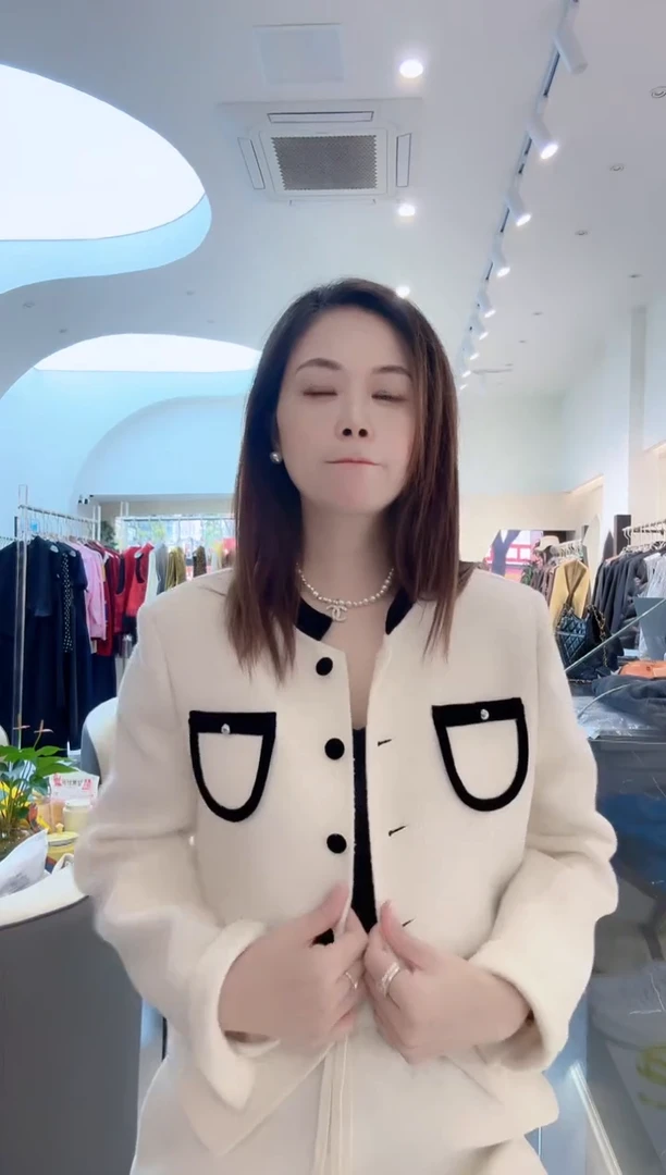 小码短款小香风米白外套