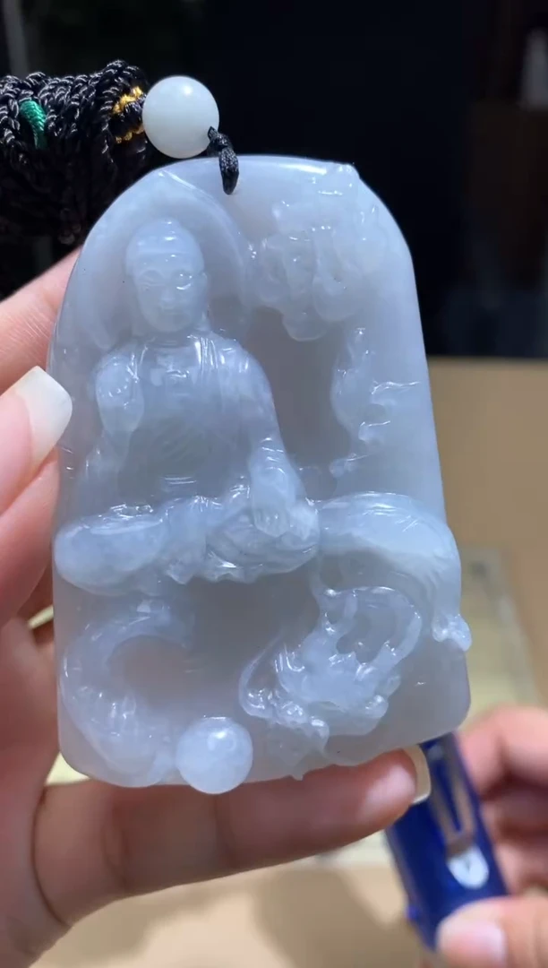 翡翠未镶嵌颈饰观音