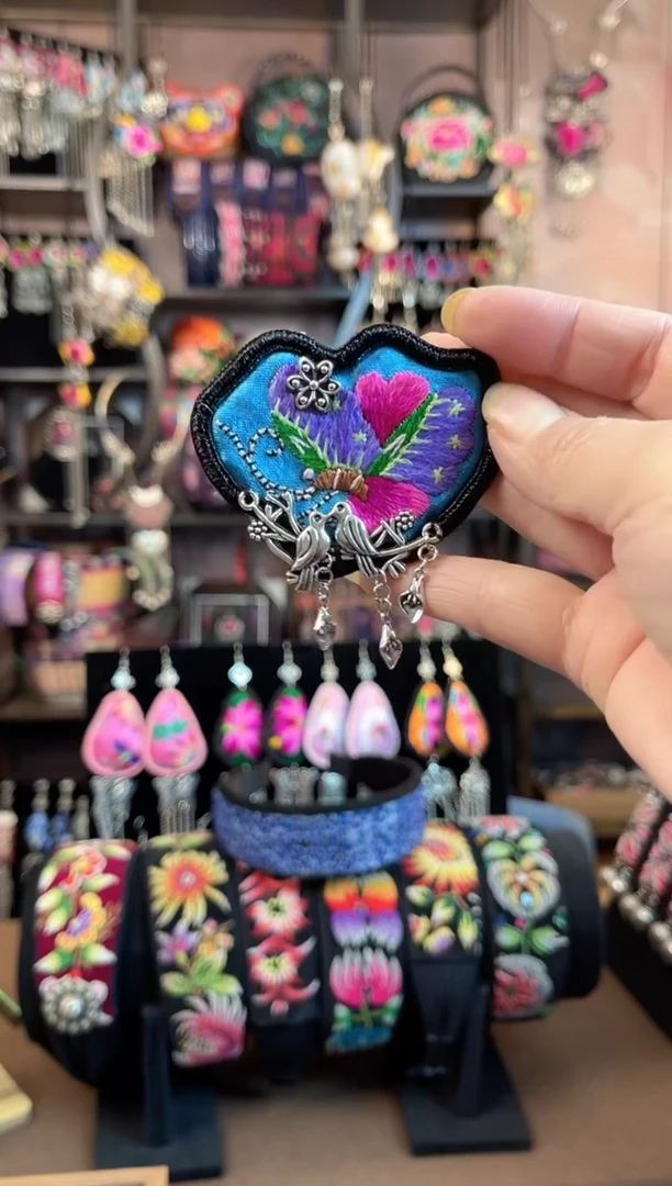 织绣 民族风手工非遗老绣饰品 胸针636