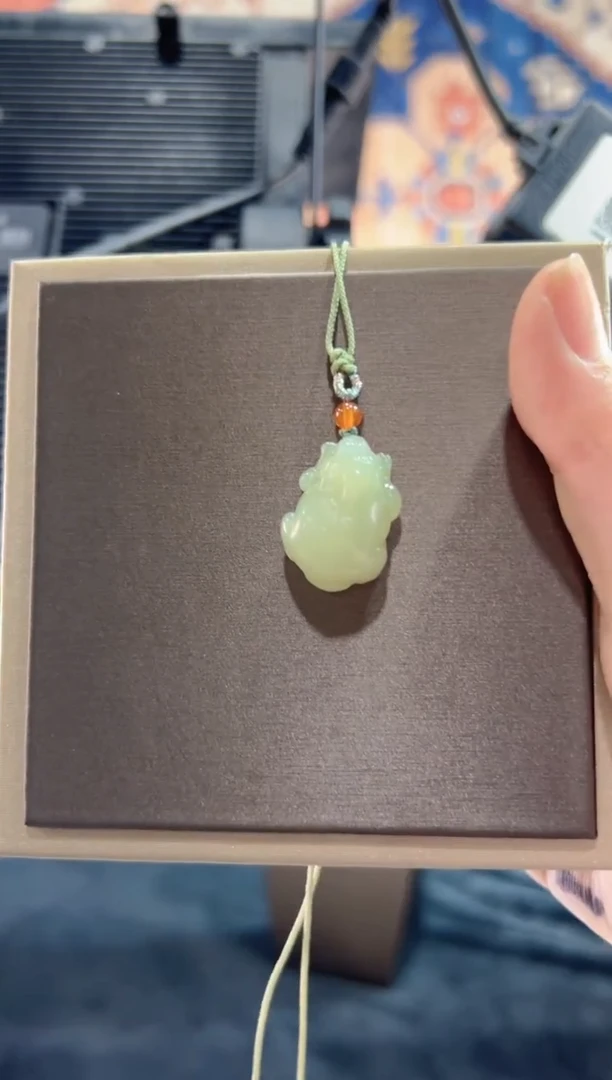 吊坠(赠链)未镶嵌和田玉貔貅吊坠