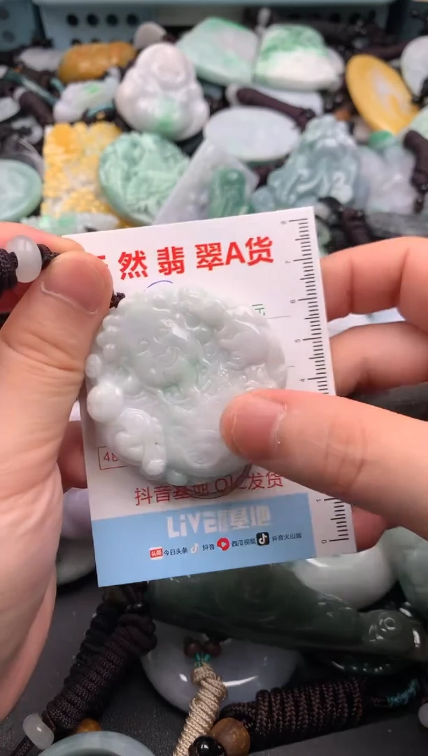 翡翠未镶嵌吊坠(不含链)1