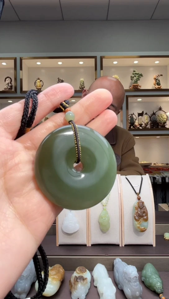 颈饰未镶嵌和田玉苏