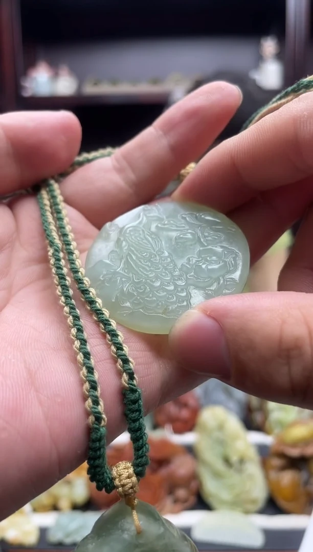 岫玉未镶嵌吊坠·